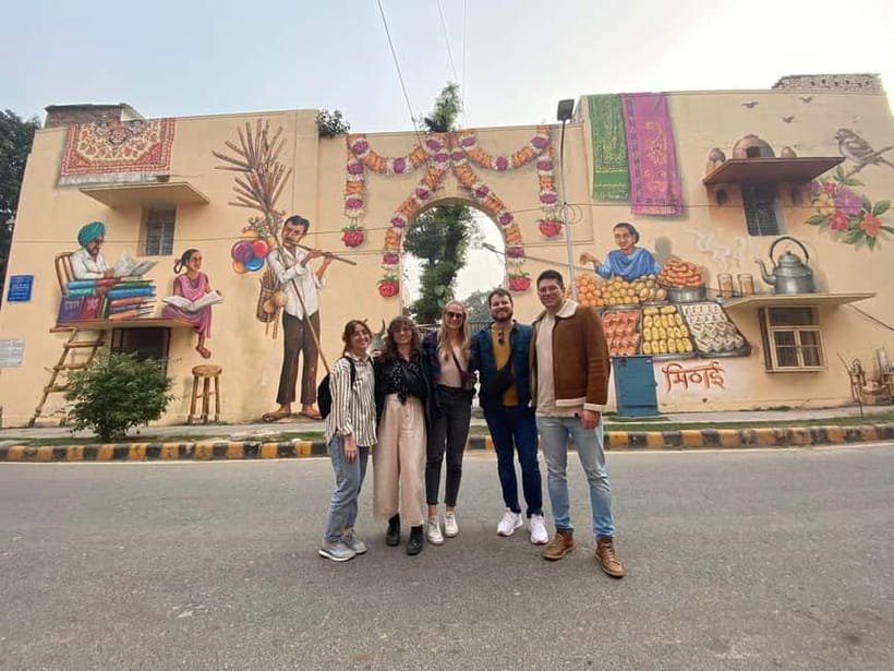 Street Art Walk with Chai & Snack - Chai, biscuits, and a small Delhi breakfast