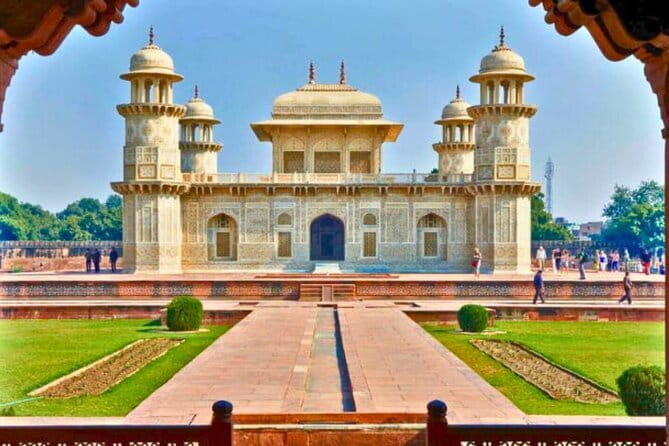 Sunrise Taj Mahal And Agra Private Tour From Delhi - Agra Fort and the Mughal court