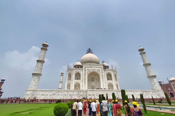 Sunrise Taj Mahal Private Tour From Delhi - Agra Fort puts the Taj Mahal in context