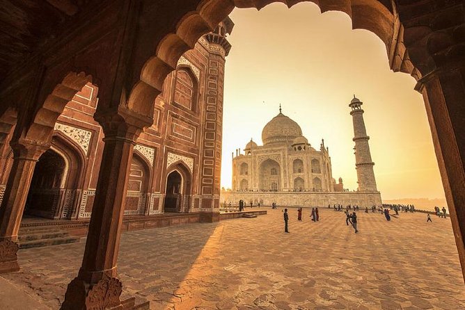 Sunrise tour to Tajmahal and Agra fort from Delhi - Entering the Taj Mahal at first light