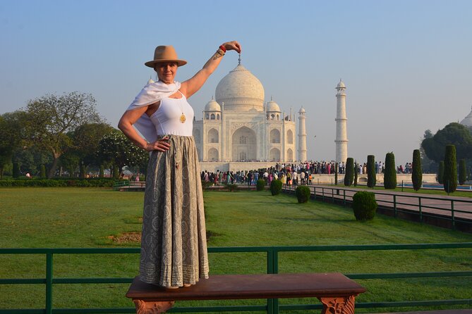 Taj Mahal, Agra Fort & Baby Taj Luxury Day Tour From Delhi By Car - Agra Fort and the Mughal court