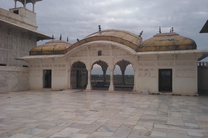 Taj Mahal, Agra Fort, & Fatehpur Sikri Day trip From Delhi by car - What the guide and driver add
