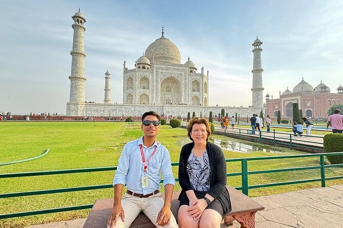 Taj Mahal and Agra fort Private Tour from Delhi - All Inclusive - A five-star buffet break at the DoubleTree