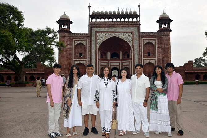 Taj Mahal and Agra Private Car Tour from Delhi with 5 Star Lunch - Agra Fort and the Mughal court