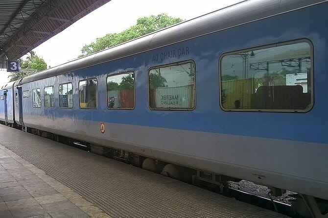 Taj Mahal Day Tour with Akbar Tomb from Delhi by Superfast Train - Three hours at the Taj Mahal