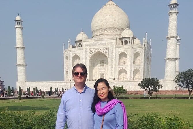 Taj Mahal day Trip from Delhi by Private Car ( Luxury & Comfort ) - Lunch at a five-star restaurant