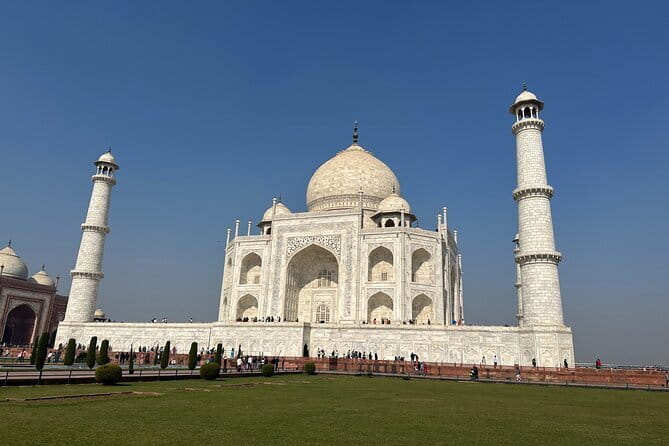 Taj Mahal day Trip from Delhi by Private Car ( Luxury & Comfort ) - What the guides add to the day