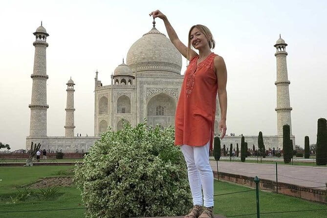 Taj Mahal Day Trip from New Delhi Airport - A private car makes the long route easier