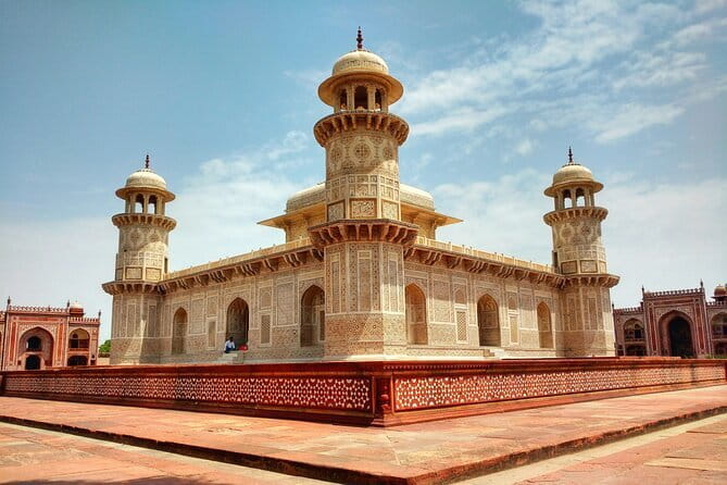 Taj Mahal Private Day Tour From Delhi with Transportation - Meeting the guide near the Taj Mahal