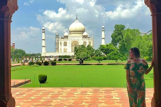 Taj Mahal Private Guided Tour from Delhi with Tickets + Food - Lunch is convenient, but check what you are paying for