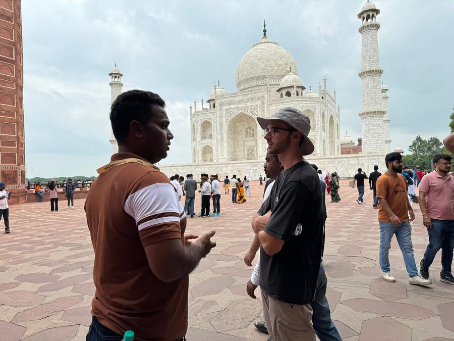 Taj Mahal Sunrise Tour from Delhi By Private Car (Top Rated) - Breakfast and lunch options
