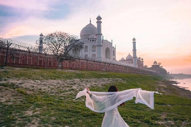 Taj Mahal Tour By Express Train from Delhi - Meeting your Agra guide beside the coach