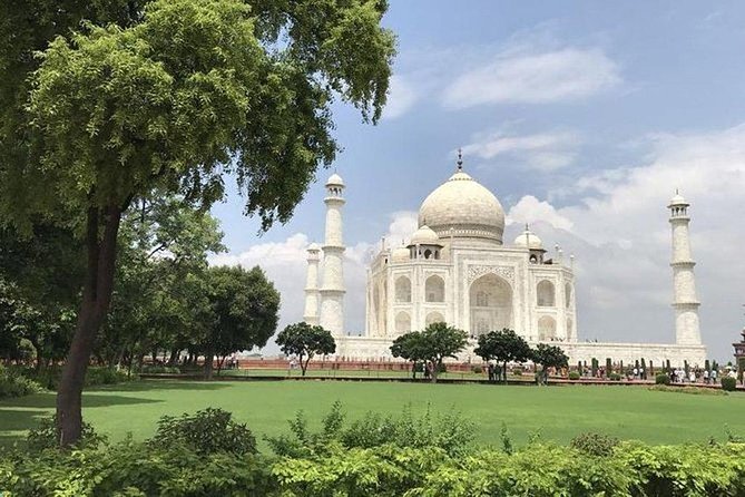 Taj Mahal Tour by Gatimaan Express Train With Lunch At 5 Star Hotel - Agra Fort adds Mughal power to the day
