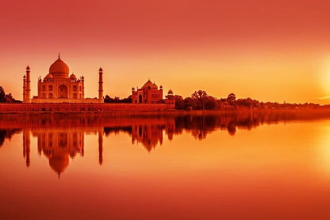Taj Mahal Tour by Gatiman from Delhi - Agra Fort and the Mughal court