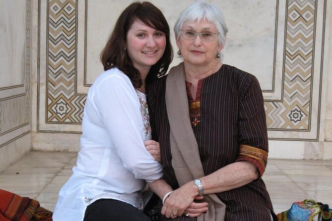 Taj Mahal Tour from Delhi by AC Car with 5 Star Meal - Agra Fort in a focused one-hour visit