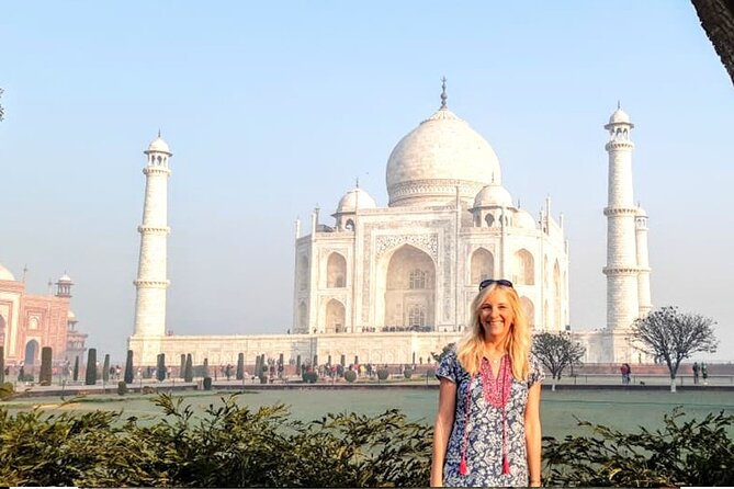 Taj Mahal Tour From Delhi with Tickets : Private Tour - The return to Delhi and the souvenir stop