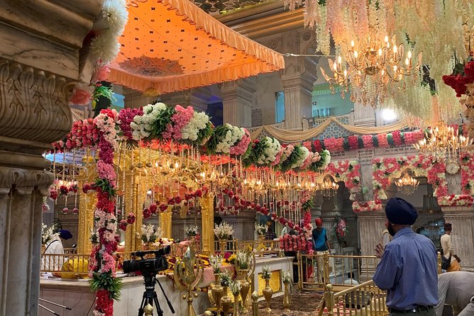 Temple Tour-where you Eat, Learn how to Pray and Love. - What this Delhi temple tour is really about