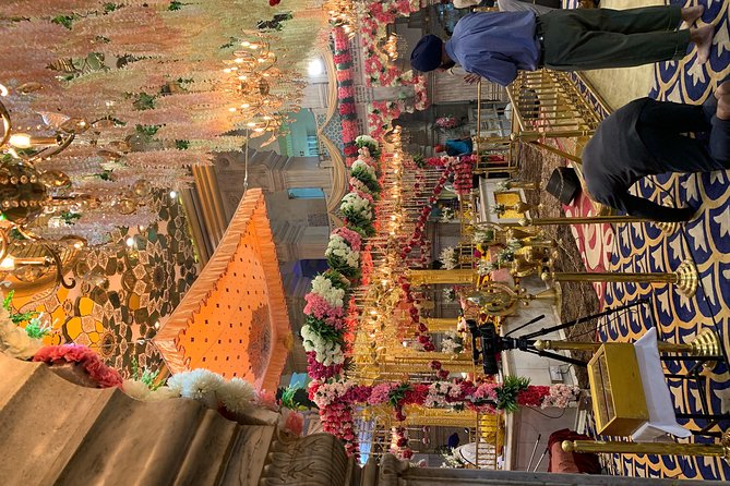 Temple Tour-where you Eat, Learn how to Pray and Love. - Gurudwara Sis Ganj Sahib and the Sikh story