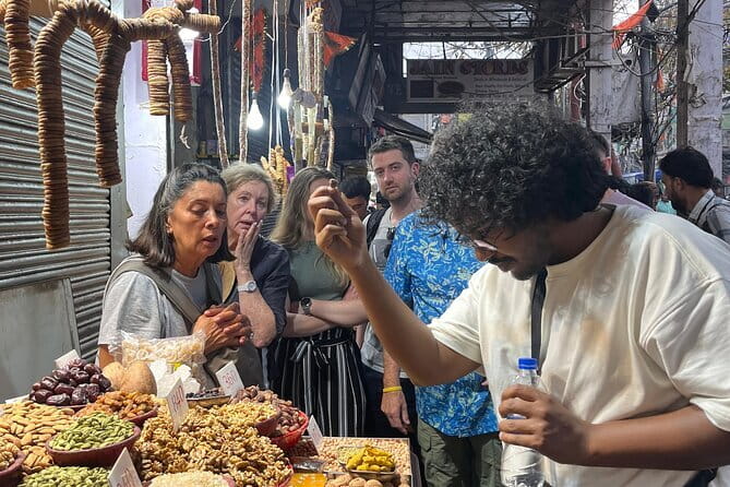 Temples, Bazaars & Food Tasting in Old Delhi with Female Guide - Key points at a glance