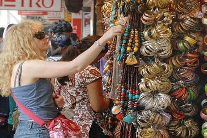 Tour a Nueva y Vieja Delhi Con Guía en Idioma Español - Key points at a glance