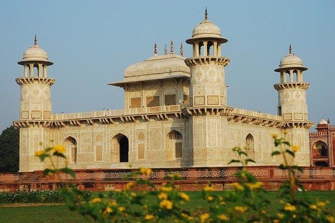Tour The Taj Mahal - Entering the Taj Mahal after the Delhi drive