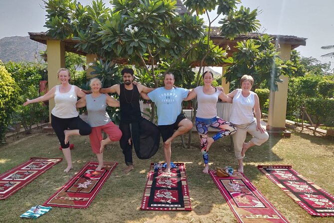Yoga class in Delhi - Starting the Class at Lodhi Gardens